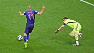 Arjen Robben – The Art of Dribbling to Attack